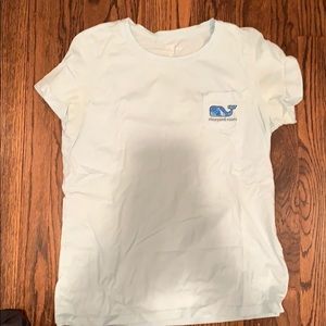 light blue vineyard vines t-shirt
